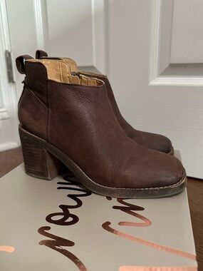 Crown Vintage Boots